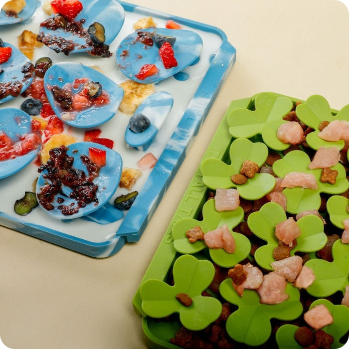 Preparaciones con Yogurth y frutas, con alimento seco y snacks saludables son tan solo el comienzo de las preparaciones en estos versátiles comederos lentos olfativos de Tall tails: Foragin Mat en 3 diseños disponibles: Pasto, trébol y rocas