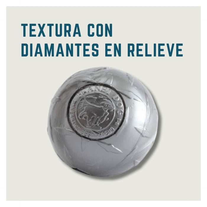 Diamond plate pelota rellenable para perros de Planet Dog, tiene una textura con diamantes en relieve y está elaborada con una pieza única de goma.