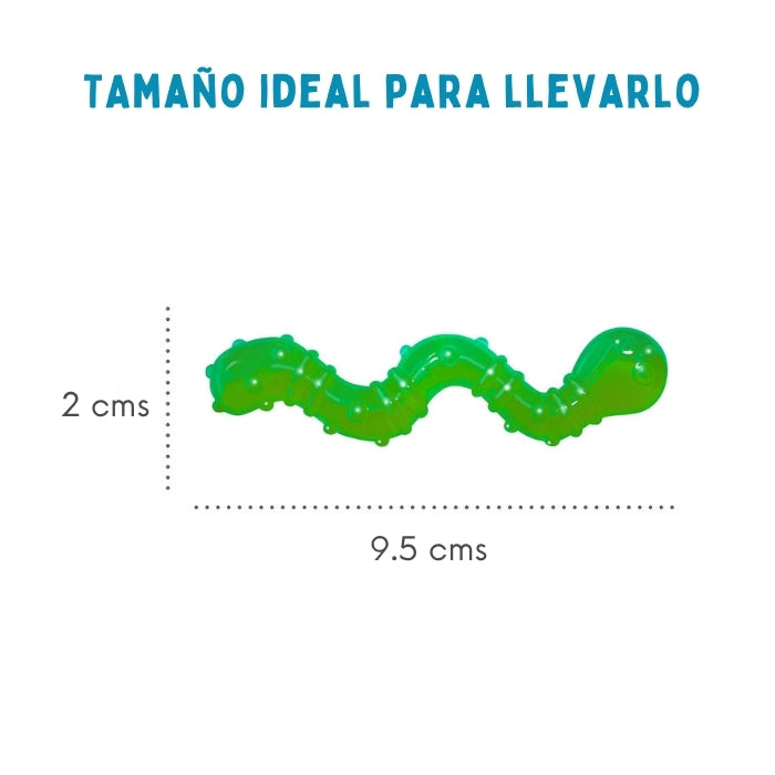 Juguete sensorial para gatitos que tiene el tamaño ideal para que ellos puedan llevarlo.