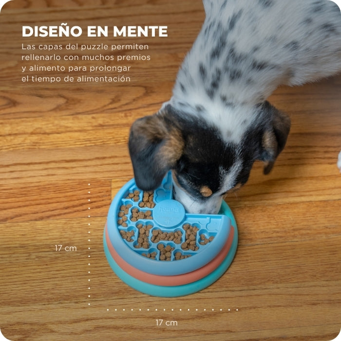 Este juguete cognitivo tipo puzzle nivel 2 Puppy Lickin' layers de Nina Ottosson fue muy inteligentemente pensado. 