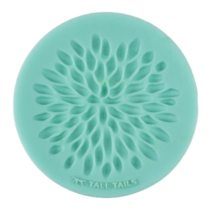 Plato langueteable para perros y gatos Lickable Reward Dish de Tall Tails con texturas y poca profundidad